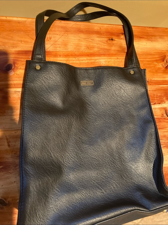 Roxy Handbags - Roxy Black Faux-Leather Shoulder Tote